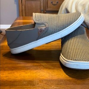 Women’s size 7 slip on shoes